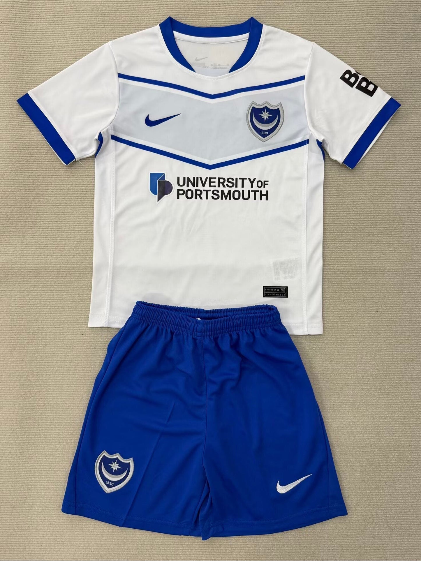 Ensemble Portsmouth 2025/26 Extérieur