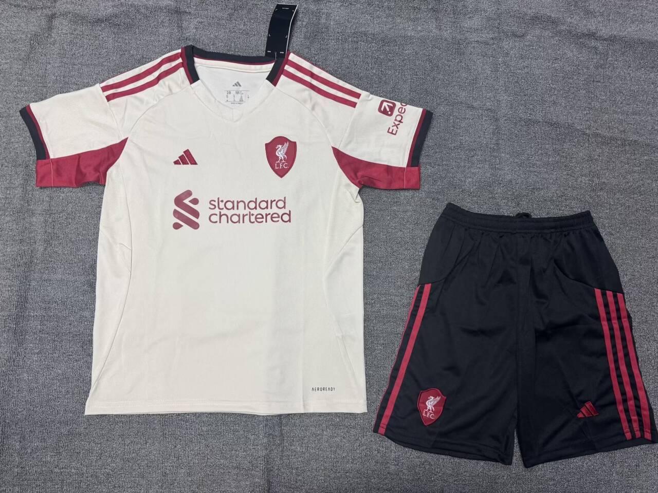 Ensemble Liverpool 2025/26 Extérieur