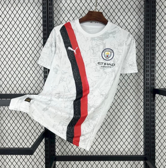 Manchester City 2025/26
 Afuera