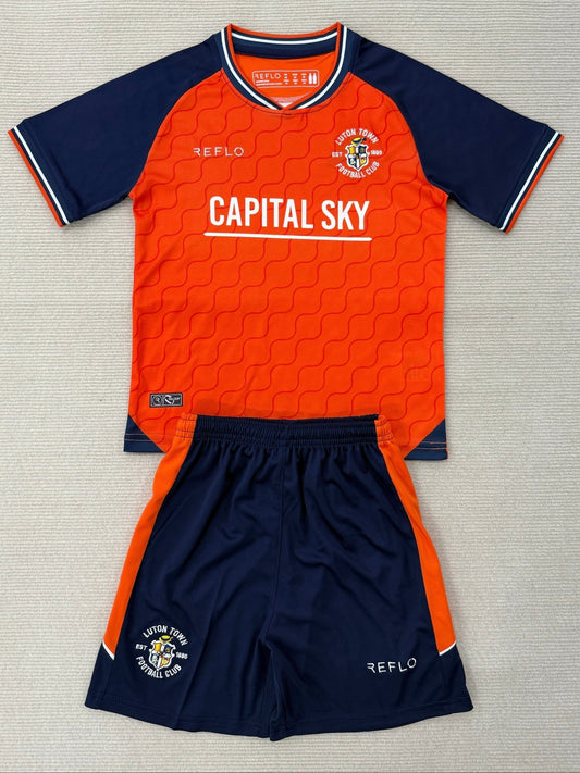 Ensemble Luton Town FC 2025/26 Domicile
